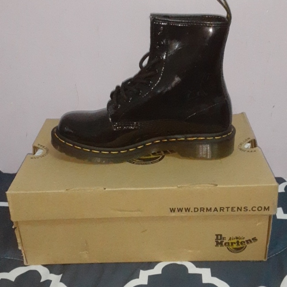 1460 WOMEN'S PATENT LEATHER LACE UP BOOT